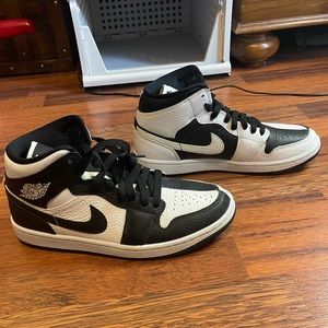 Women’s Air Jordan 1 mid SE ‘homage’